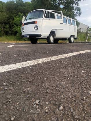 VOLKSWAGEN KOMBI 1.6 LUXO 8V GASOLINA 3P MANUAL